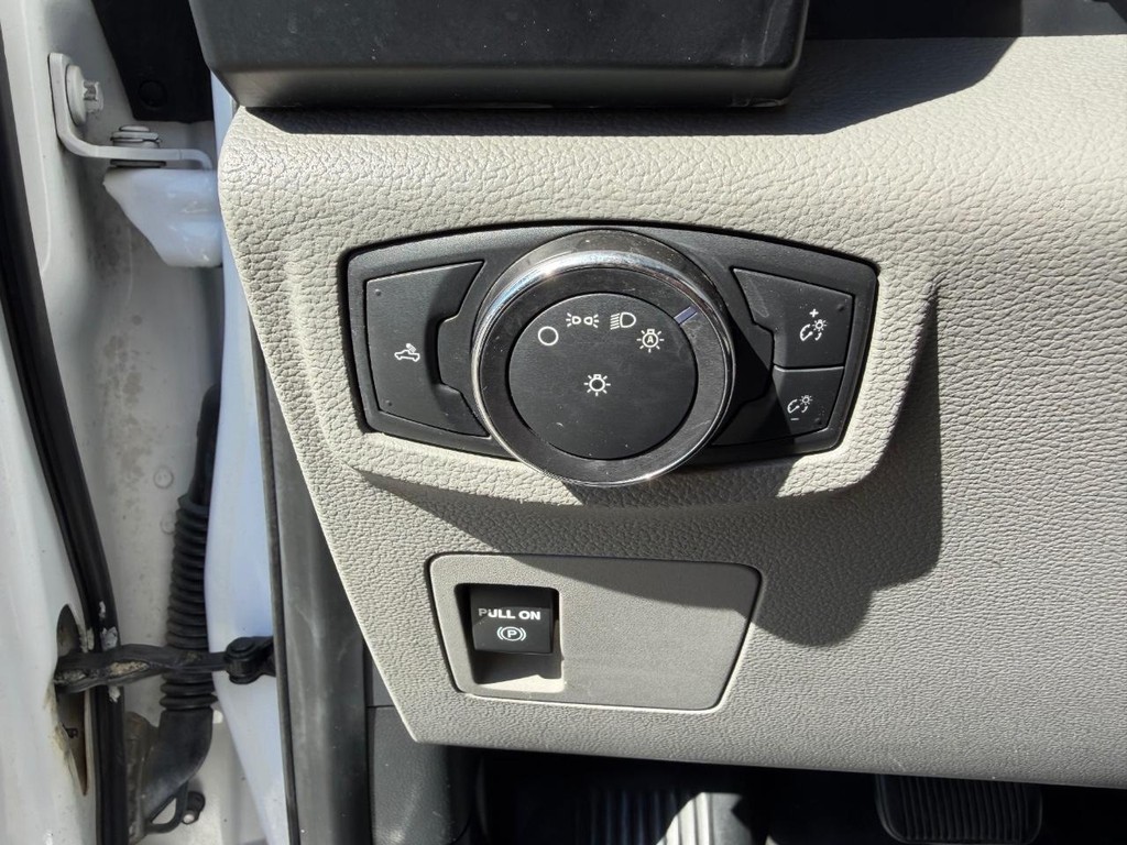 Ford F-150 Vehicle Full-screen Gallery Image 37