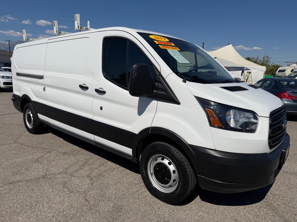 Ford Transit 150 Vehicle Full-screen Gallery Image 04