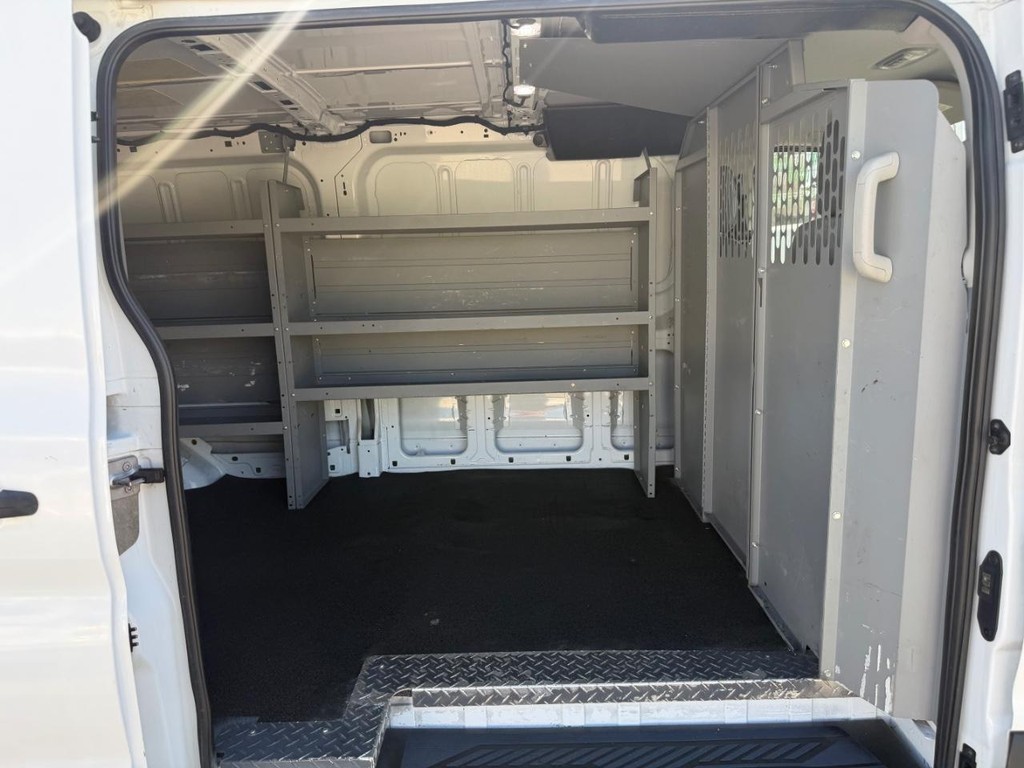 Ford Transit 150 Vehicle Full-screen Gallery Image 20
