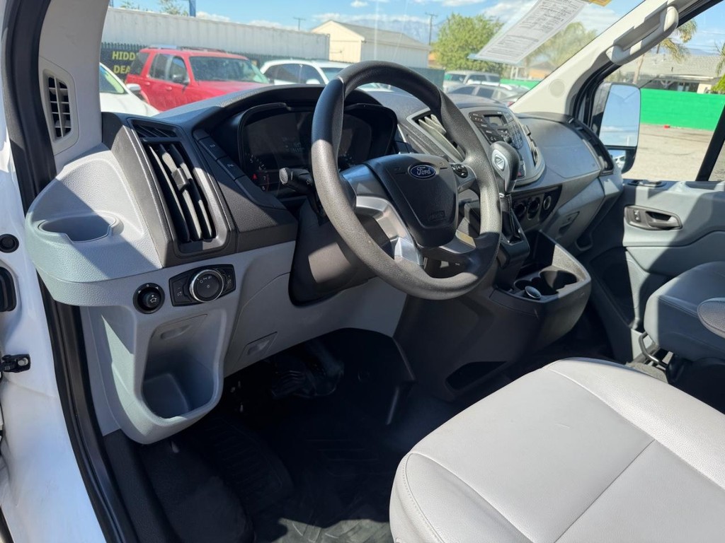 Ford Transit 150 Vehicle Full-screen Gallery Image 23