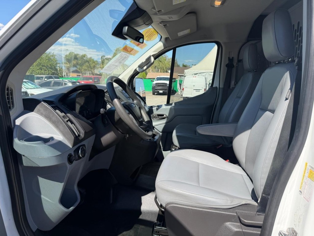 Ford Transit 150 Vehicle Full-screen Gallery Image 24