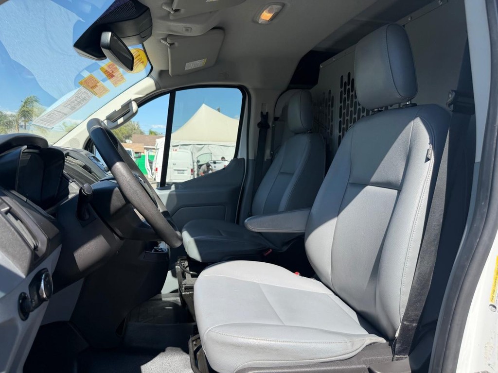 Ford Transit 150 Vehicle Full-screen Gallery Image 25