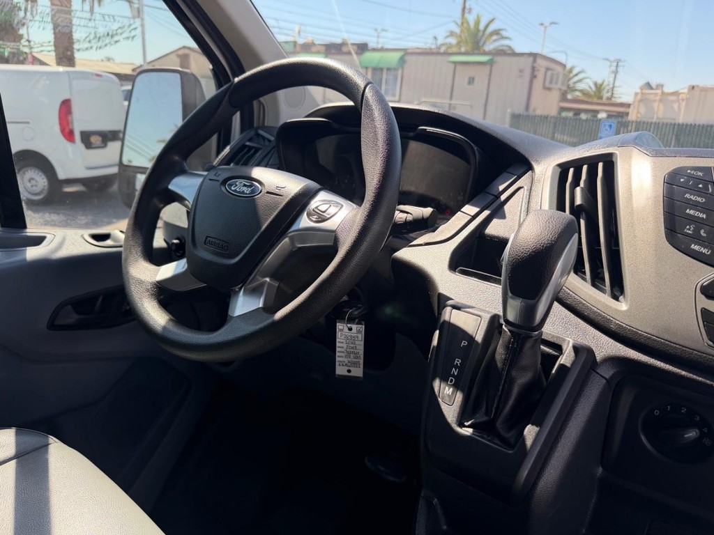 Ford Transit 150 Vehicle Full-screen Gallery Image 30