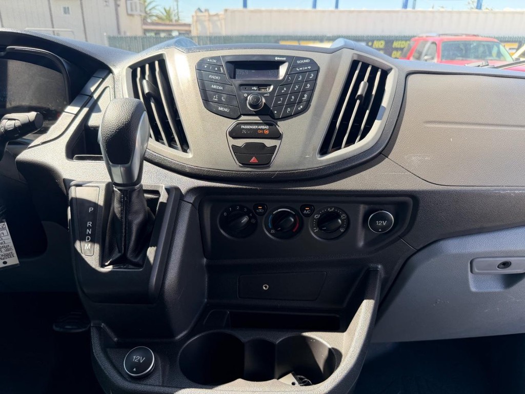 Ford Transit 150 Vehicle Full-screen Gallery Image 31