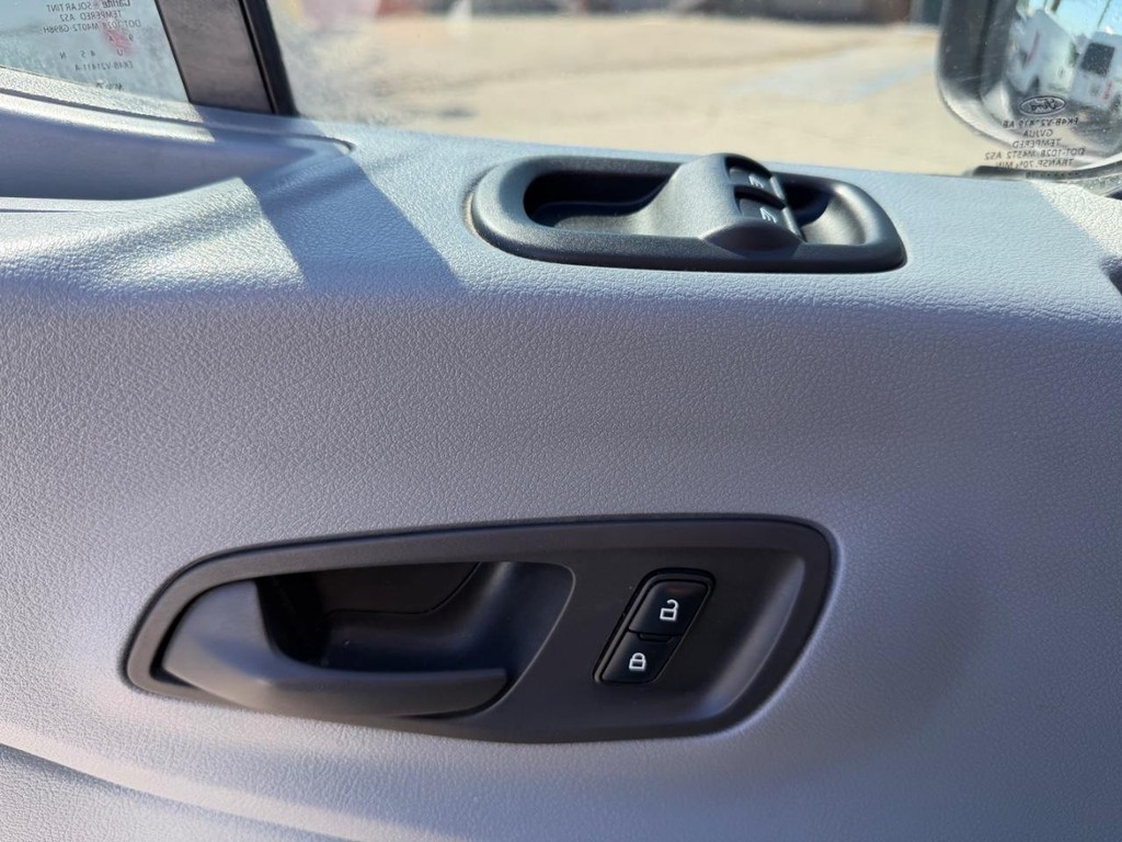 Ford Transit 150 Vehicle Full-screen Gallery Image 33