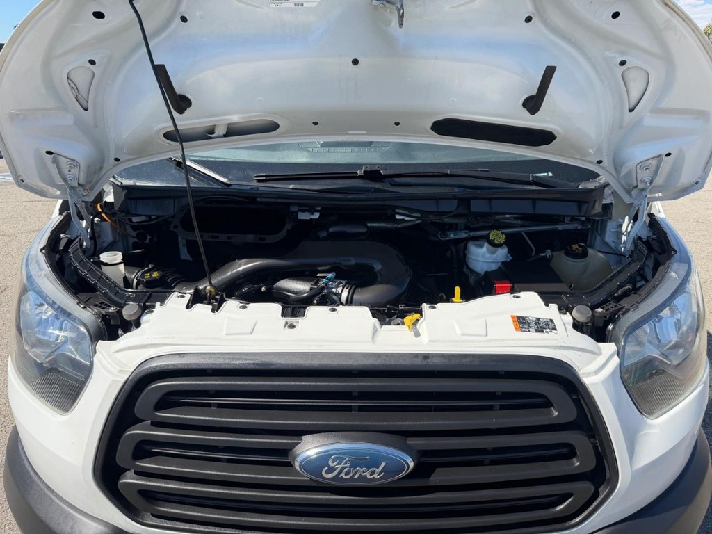 Ford Transit 150 Vehicle Full-screen Gallery Image 39