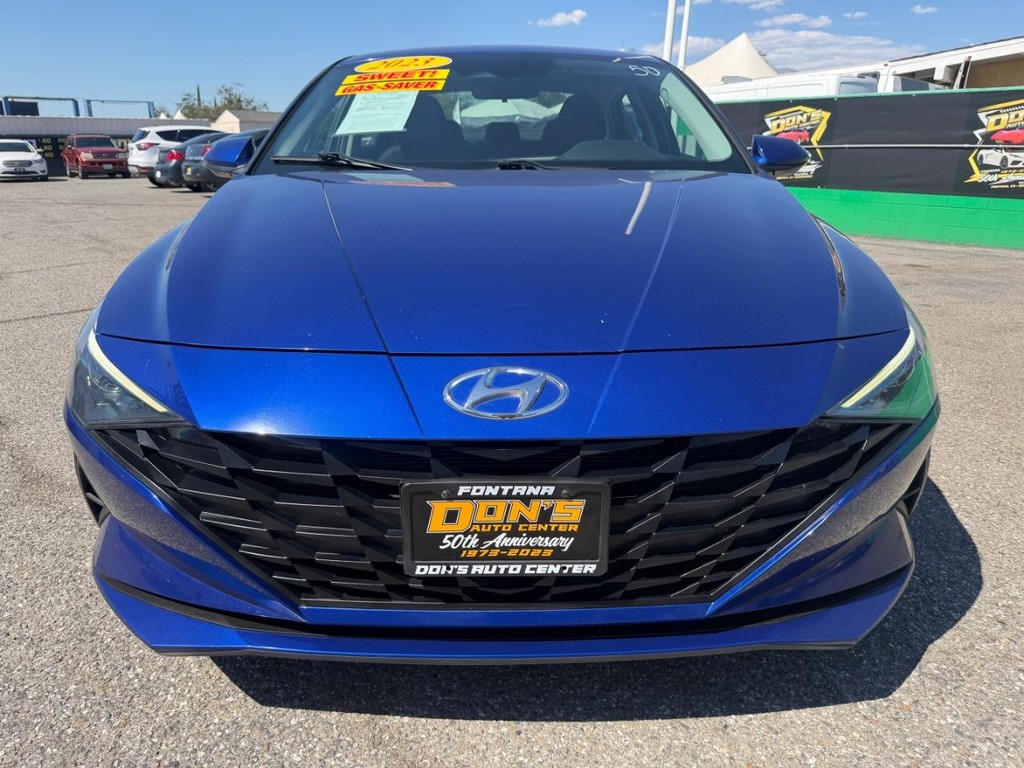 Hyundai Elantra Vehicle Full-screen Gallery Image 03