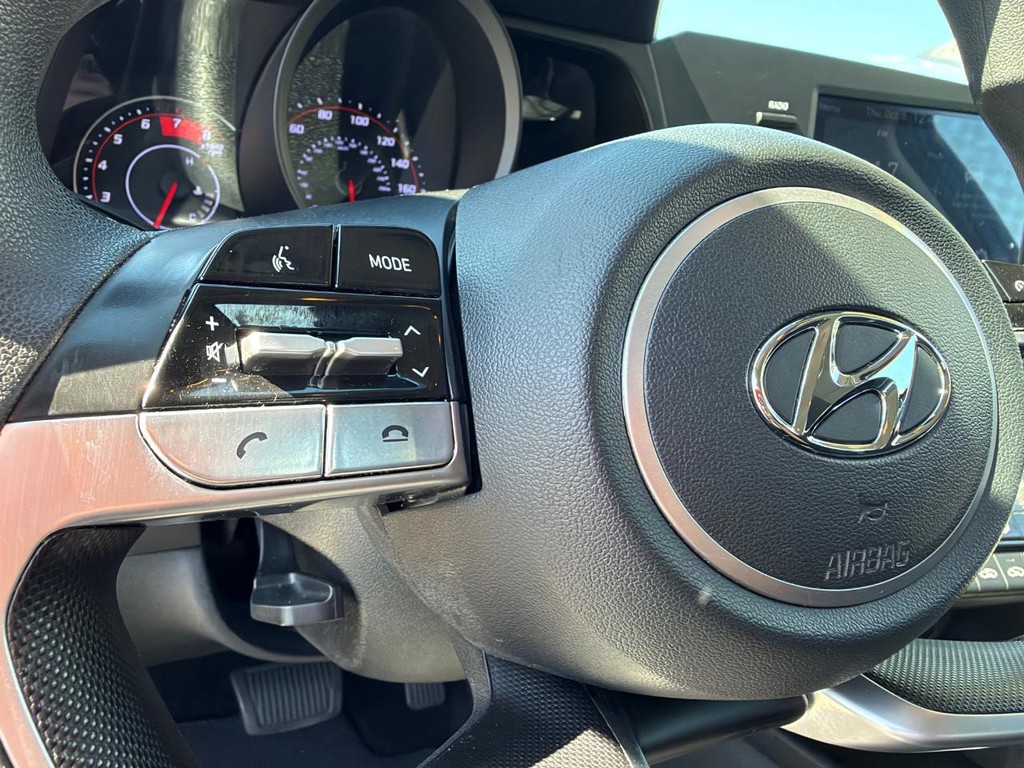 Hyundai Elantra Vehicle Full-screen Gallery Image 29