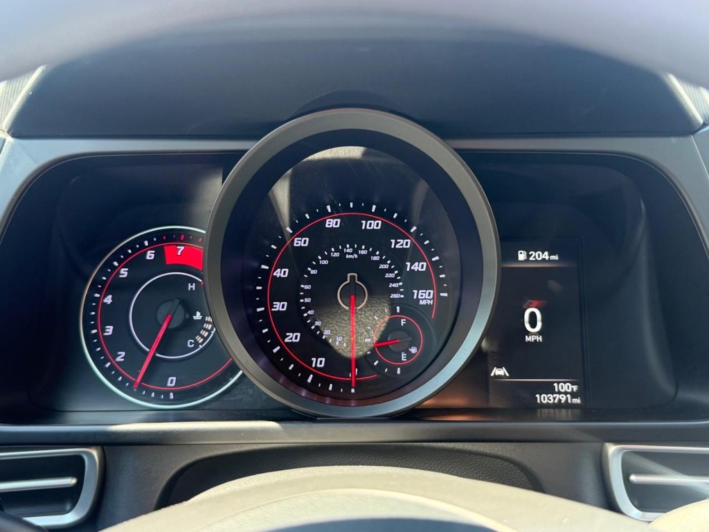 Hyundai Elantra Vehicle Full-screen Gallery Image 32