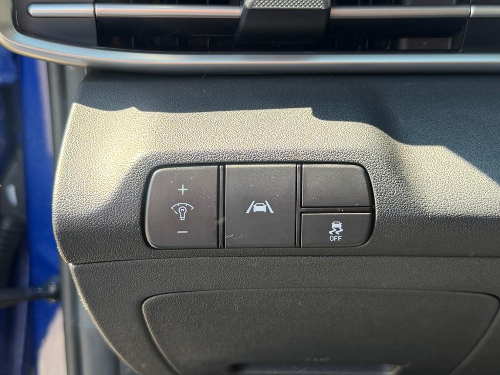 Hyundai Elantra Vehicle Full-screen Gallery Image 33