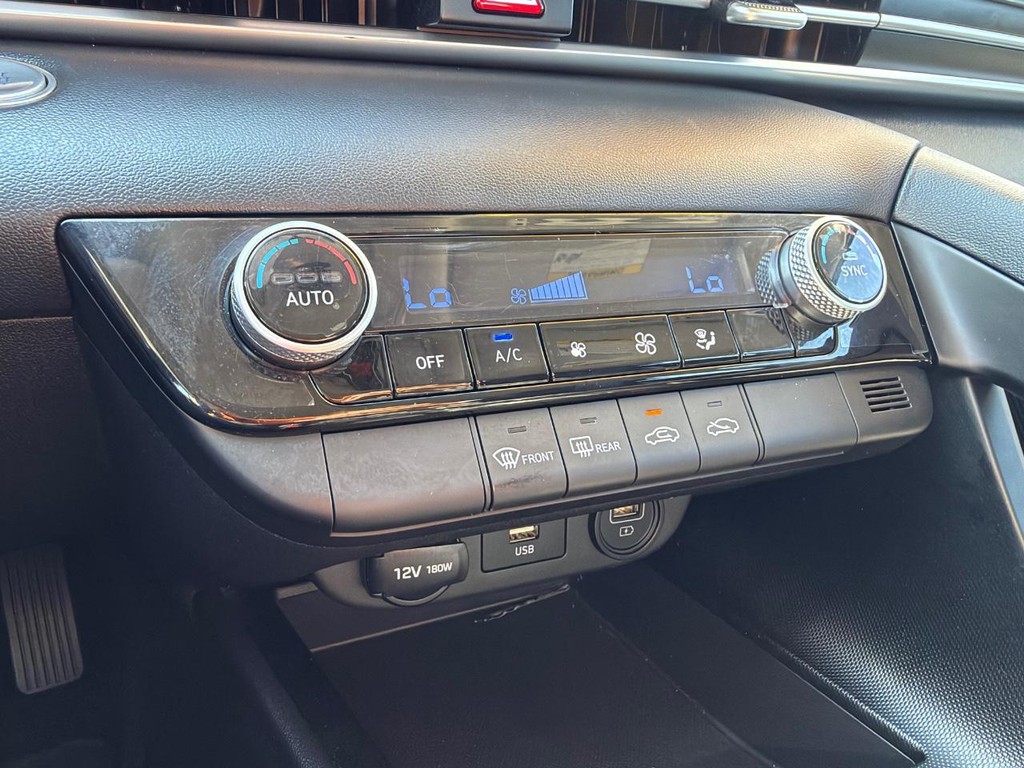 Hyundai Elantra Vehicle Full-screen Gallery Image 35