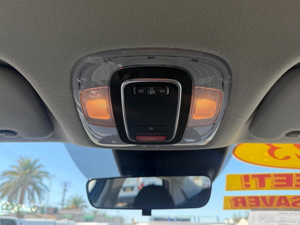 Hyundai Elantra Vehicle Full-screen Gallery Image 36