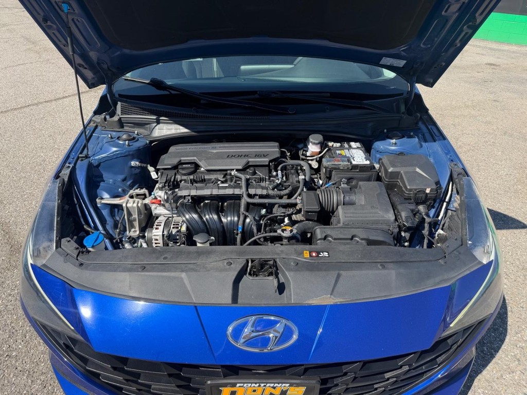 Hyundai Elantra Vehicle Full-screen Gallery Image 43