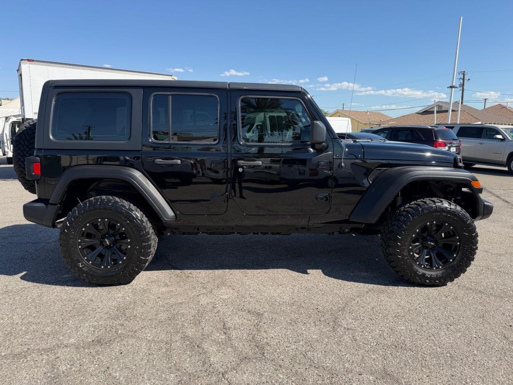 Jeep Wrangler Unlimited Vehicle Full-screen Gallery Image 05