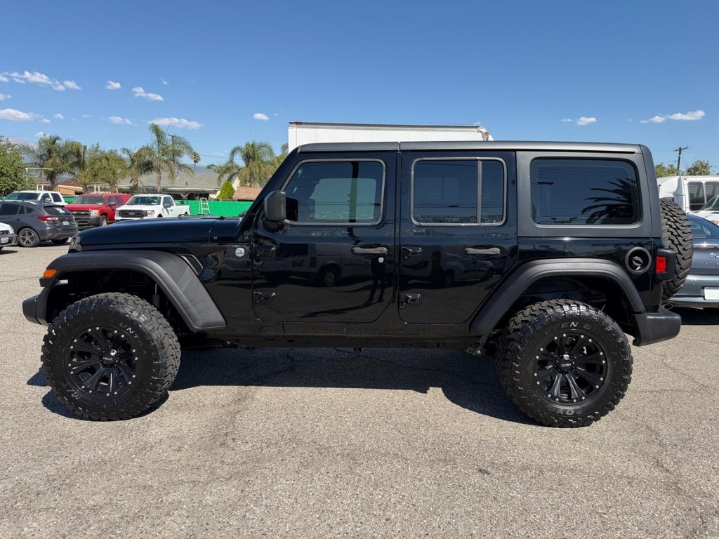 Jeep Wrangler Unlimited Vehicle Full-screen Gallery Image 11