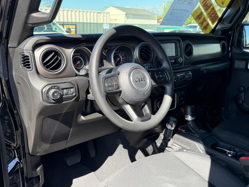 Jeep Wrangler Unlimited Vehicle Full-screen Gallery Image 16
