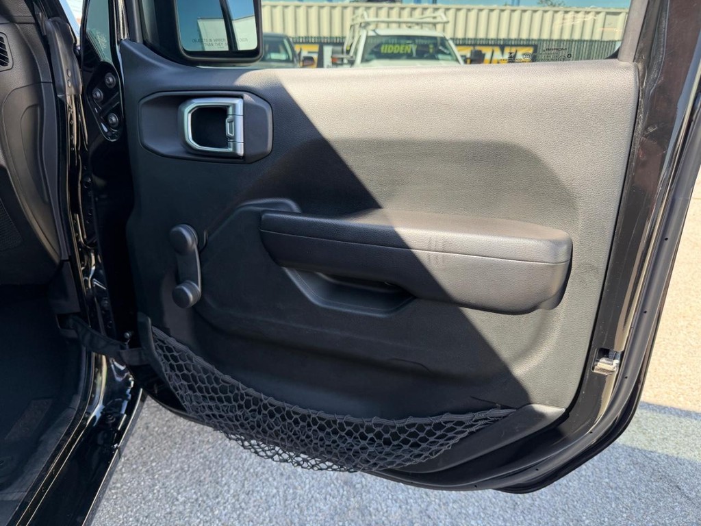 Jeep Wrangler Unlimited Vehicle Full-screen Gallery Image 19