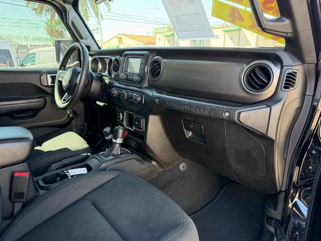 Jeep Wrangler Unlimited Vehicle Full-screen Gallery Image 20