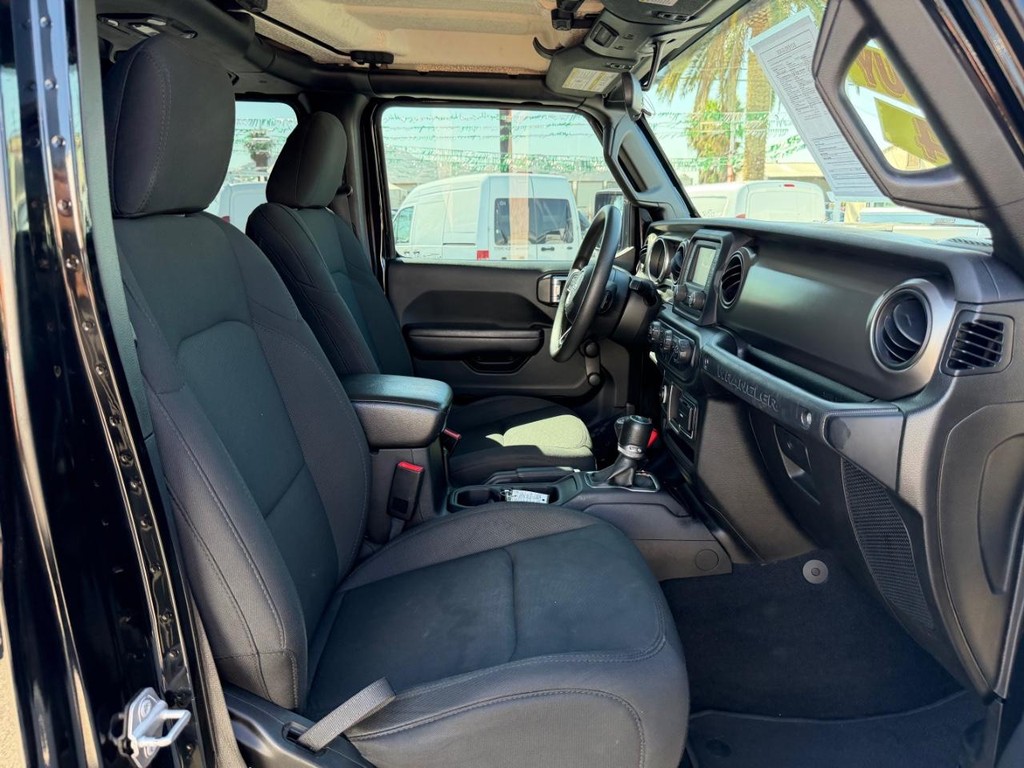 Jeep Wrangler Unlimited Vehicle Full-screen Gallery Image 21
