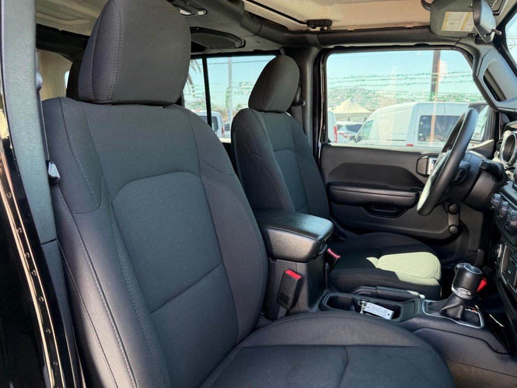 Jeep Wrangler Unlimited Vehicle Full-screen Gallery Image 22