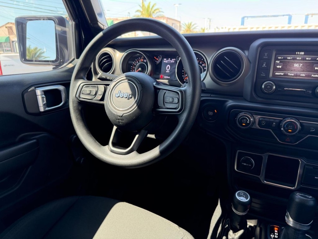 Jeep Wrangler Unlimited Vehicle Full-screen Gallery Image 24