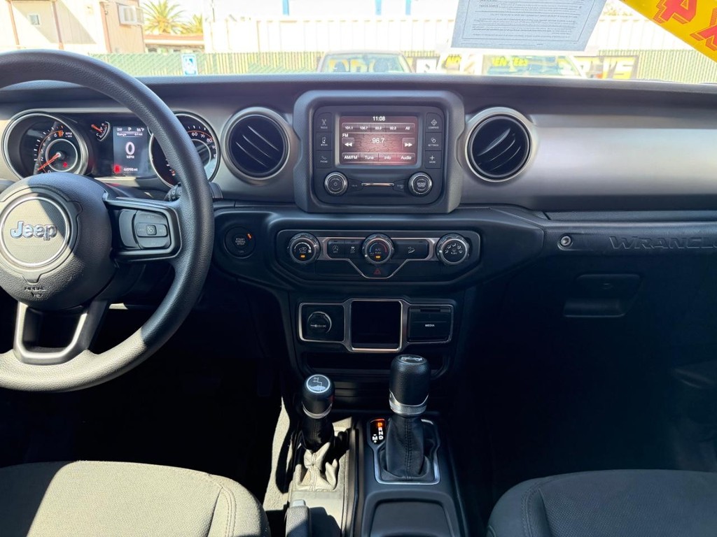 Jeep Wrangler Unlimited Vehicle Full-screen Gallery Image 25