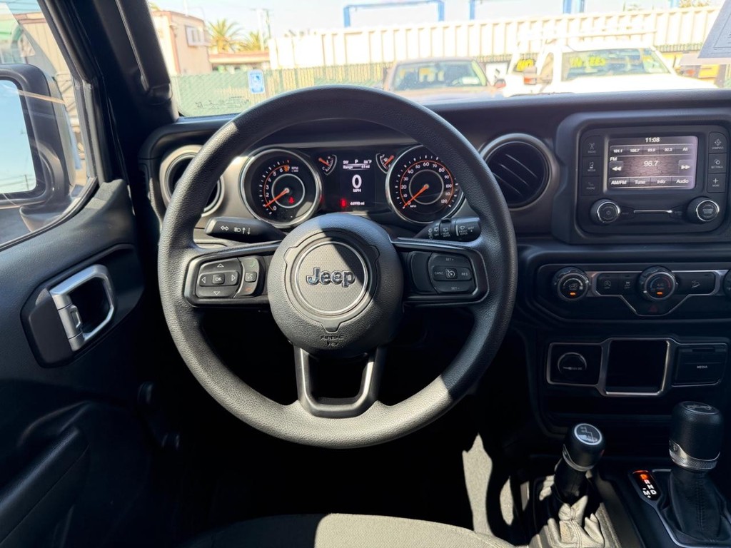 Jeep Wrangler Unlimited Vehicle Full-screen Gallery Image 27