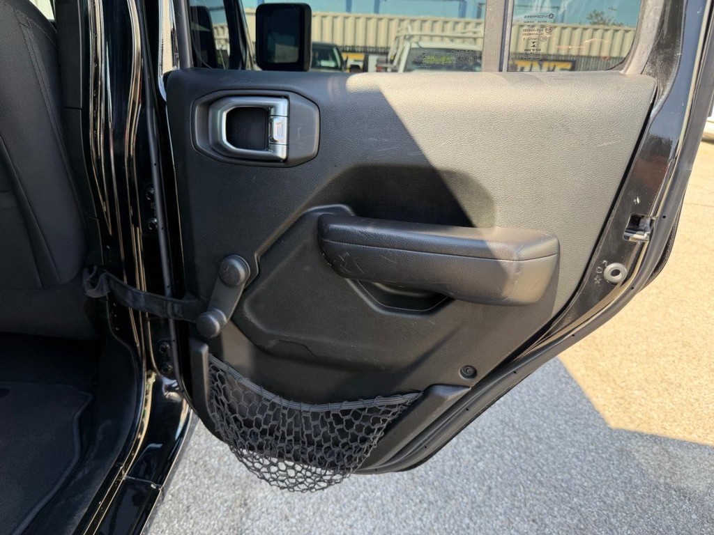 Jeep Wrangler Unlimited Vehicle Full-screen Gallery Image 36