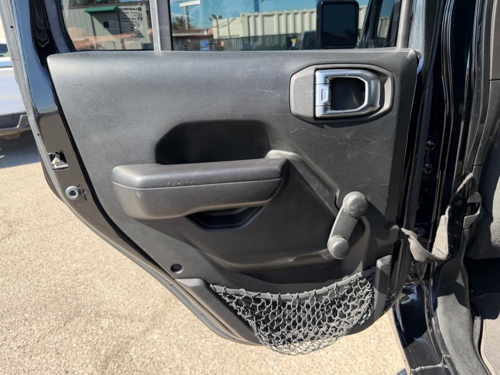 Jeep Wrangler Unlimited Vehicle Full-screen Gallery Image 38