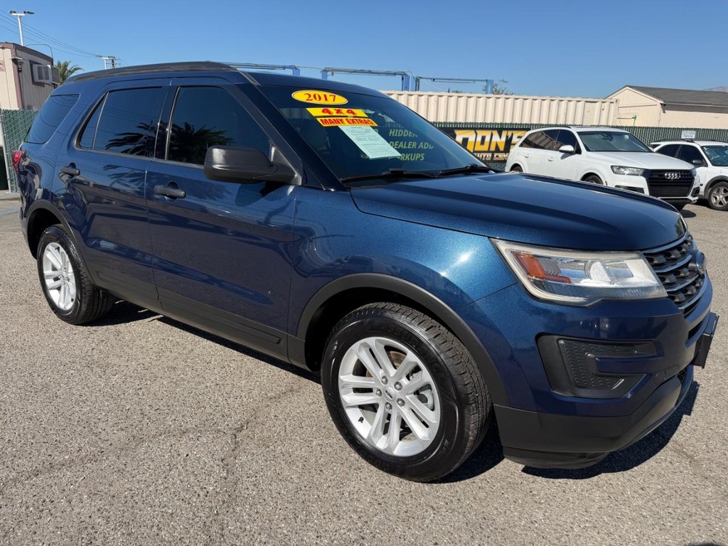 Ford Explorer Vehicle Full-screen Gallery Image 03