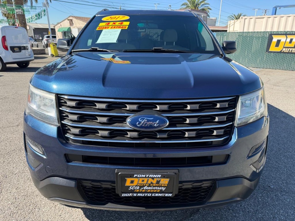 Ford Explorer Vehicle Full-screen Gallery Image 14