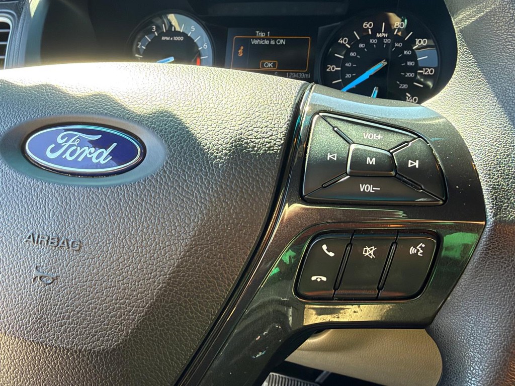 Ford Explorer Vehicle Full-screen Gallery Image 29