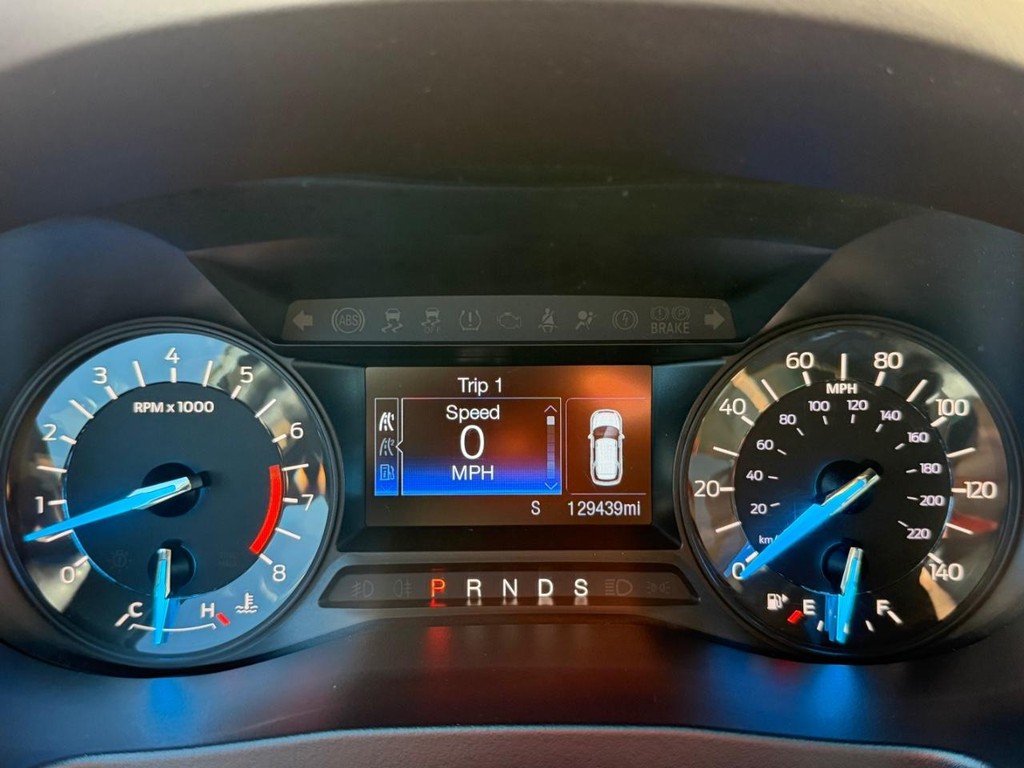 Ford Explorer Vehicle Full-screen Gallery Image 30