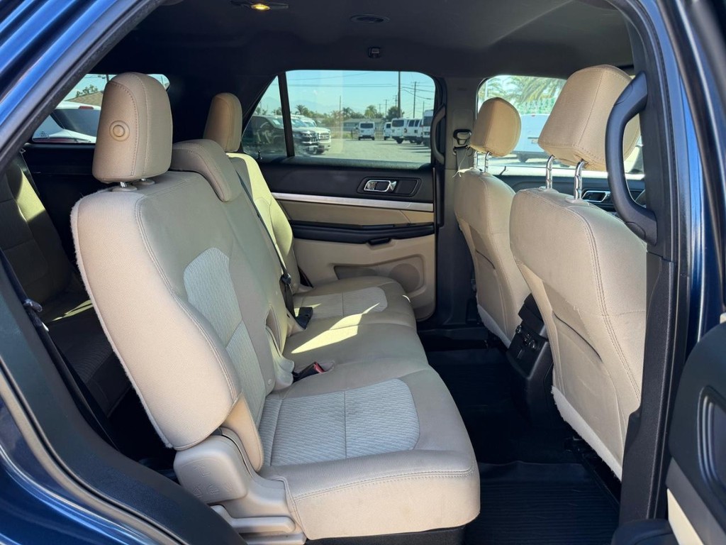 Ford Explorer Vehicle Full-screen Gallery Image 38