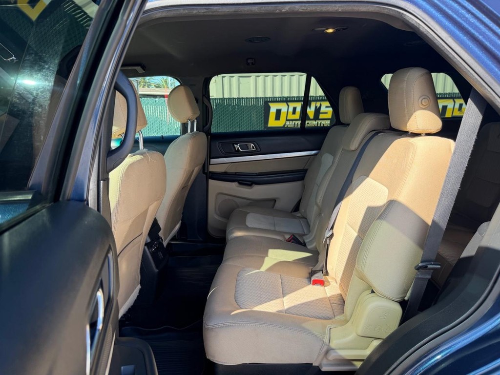Ford Explorer Vehicle Full-screen Gallery Image 40