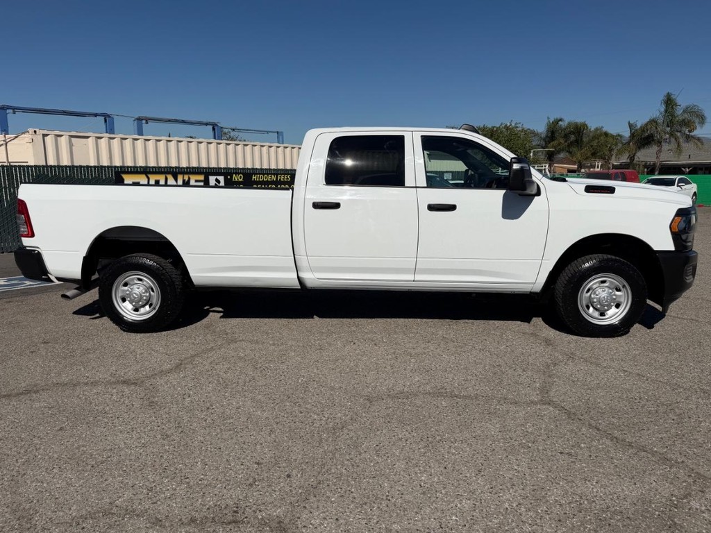 Ram 2500 Vehicle Full-screen Gallery Image 05