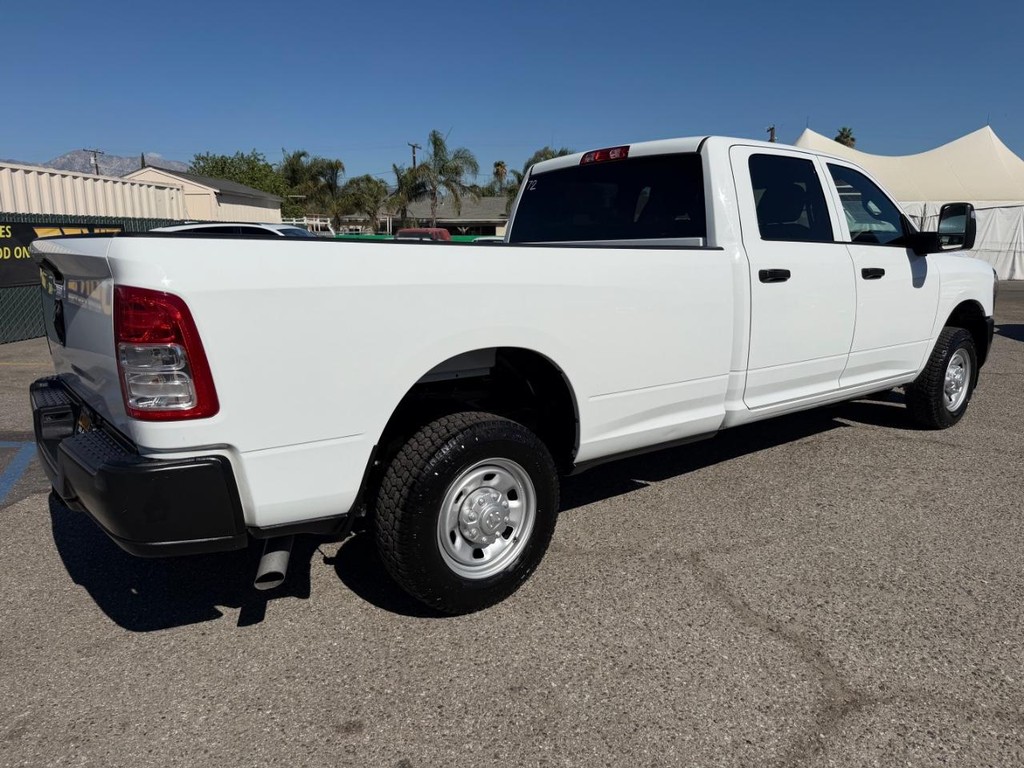 Ram 2500 Vehicle Full-screen Gallery Image 06