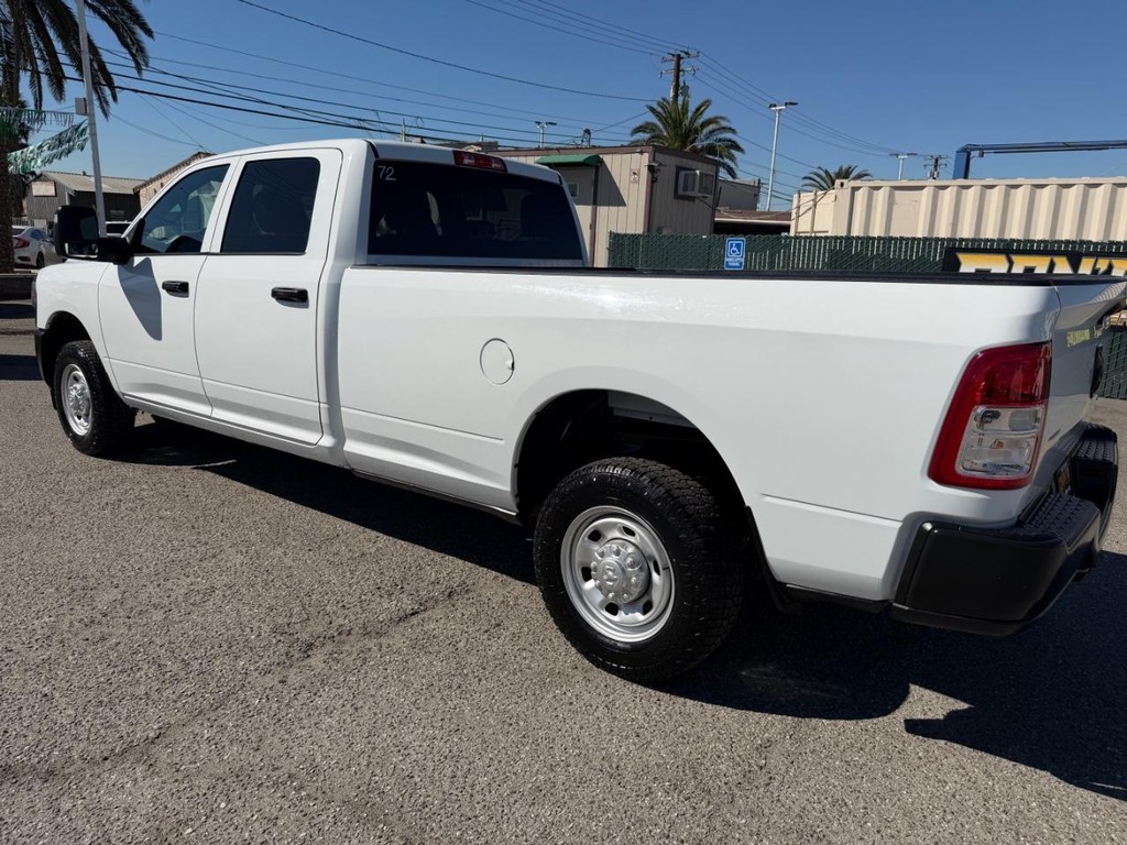 Ram 2500 Vehicle Full-screen Gallery Image 09