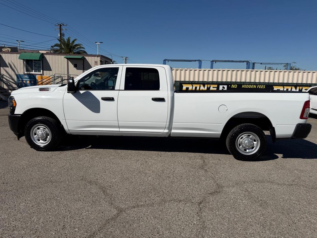 Ram 2500 Vehicle Full-screen Gallery Image 11