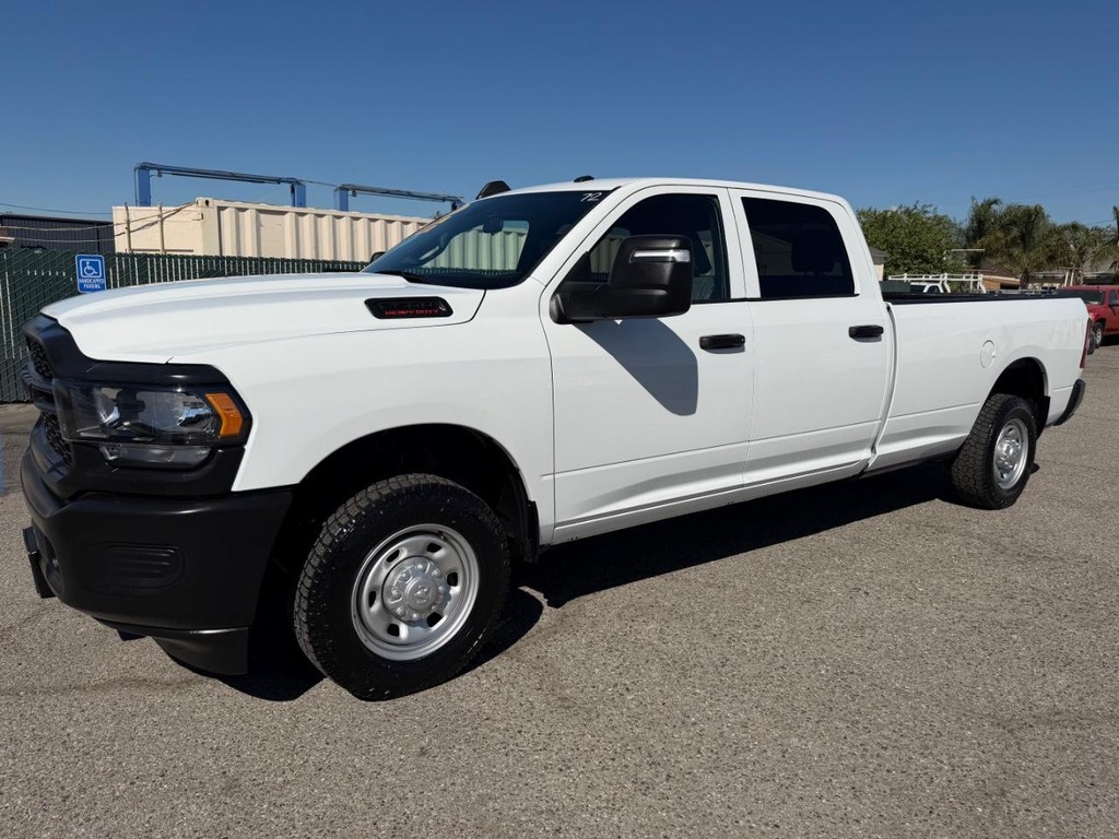 Ram 2500 Vehicle Full-screen Gallery Image 12
