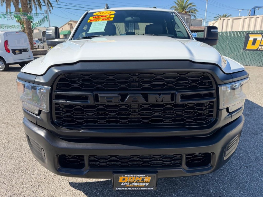 Ram 2500 Vehicle Full-screen Gallery Image 14