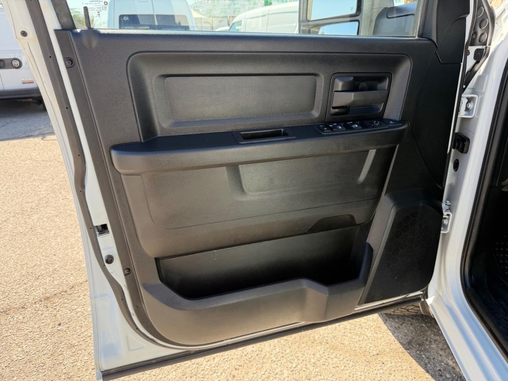 Ram 2500 Vehicle Full-screen Gallery Image 15