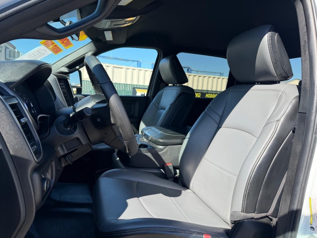 Ram 2500 Vehicle Full-screen Gallery Image 18