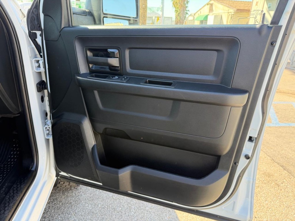 Ram 2500 Vehicle Full-screen Gallery Image 19