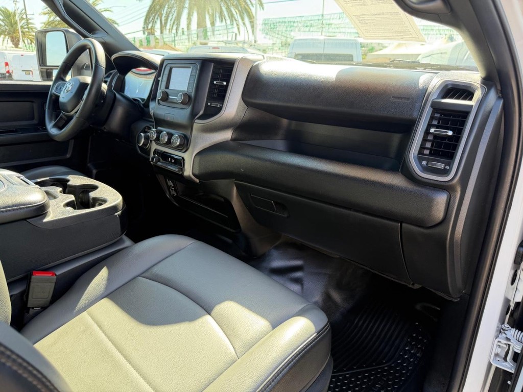 Ram 2500 Vehicle Full-screen Gallery Image 20