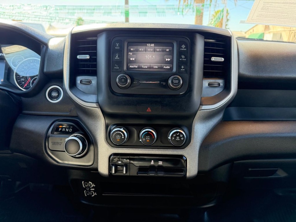 Ram 2500 Vehicle Full-screen Gallery Image 25