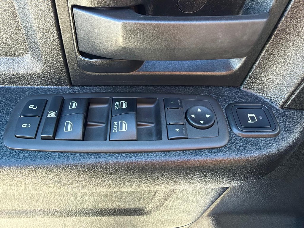Ram 2500 Vehicle Full-screen Gallery Image 30