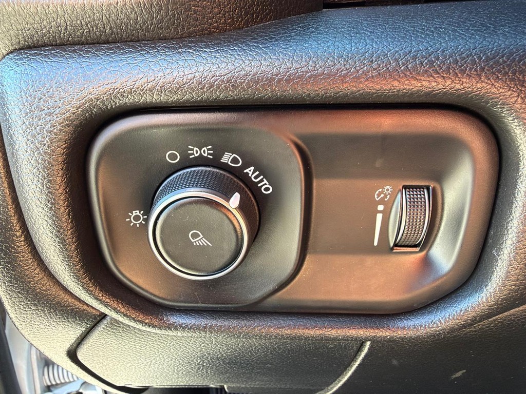 Ram 2500 Vehicle Full-screen Gallery Image 31