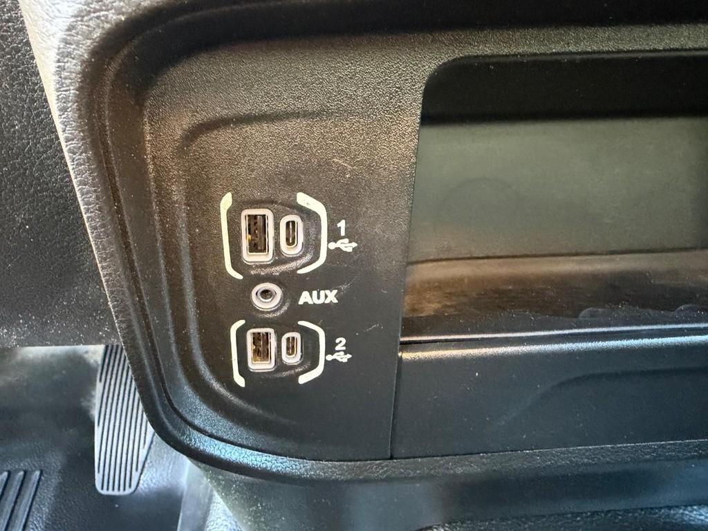 Ram 2500 Vehicle Full-screen Gallery Image 35