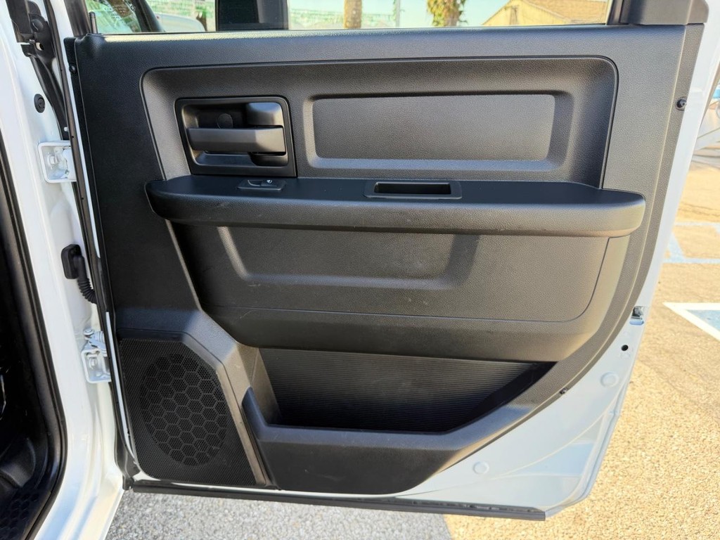 Ram 2500 Vehicle Full-screen Gallery Image 38